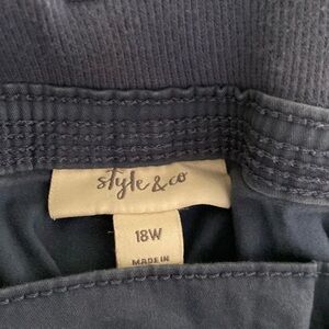 Bundle and save Comfy waist Capri pants with bungee at bottom